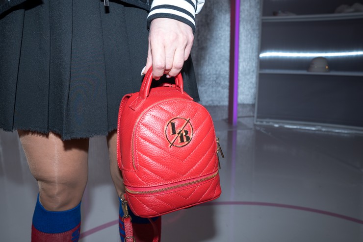 Nákupné maniačky: téma Hokejová fanúšička - Karla