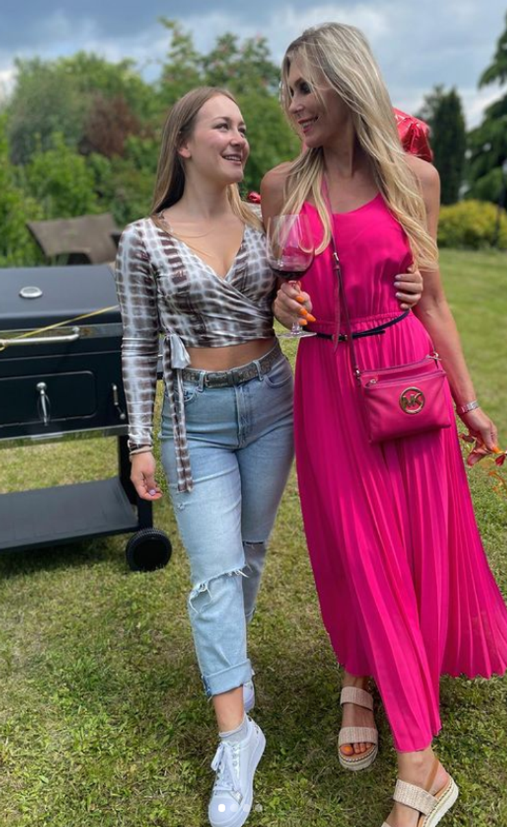 Chiara Haklová s mamou Monikou