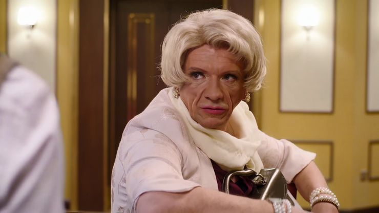 Richard Stanke prezlečený za ženu