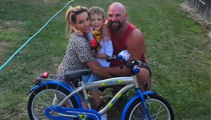 TAKE ME OUT - Simonka (1)