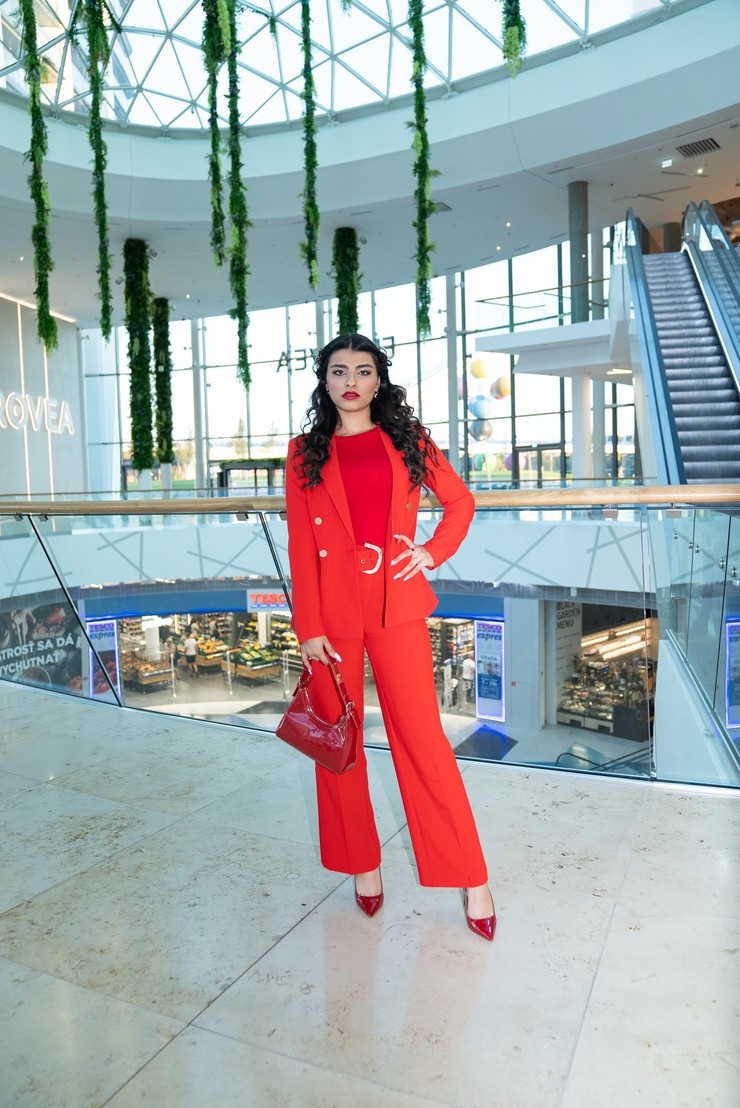 50 odtieňov červenej - Sára