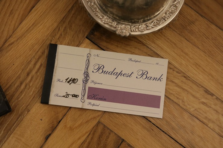 1890 - rekvizity v seriáli