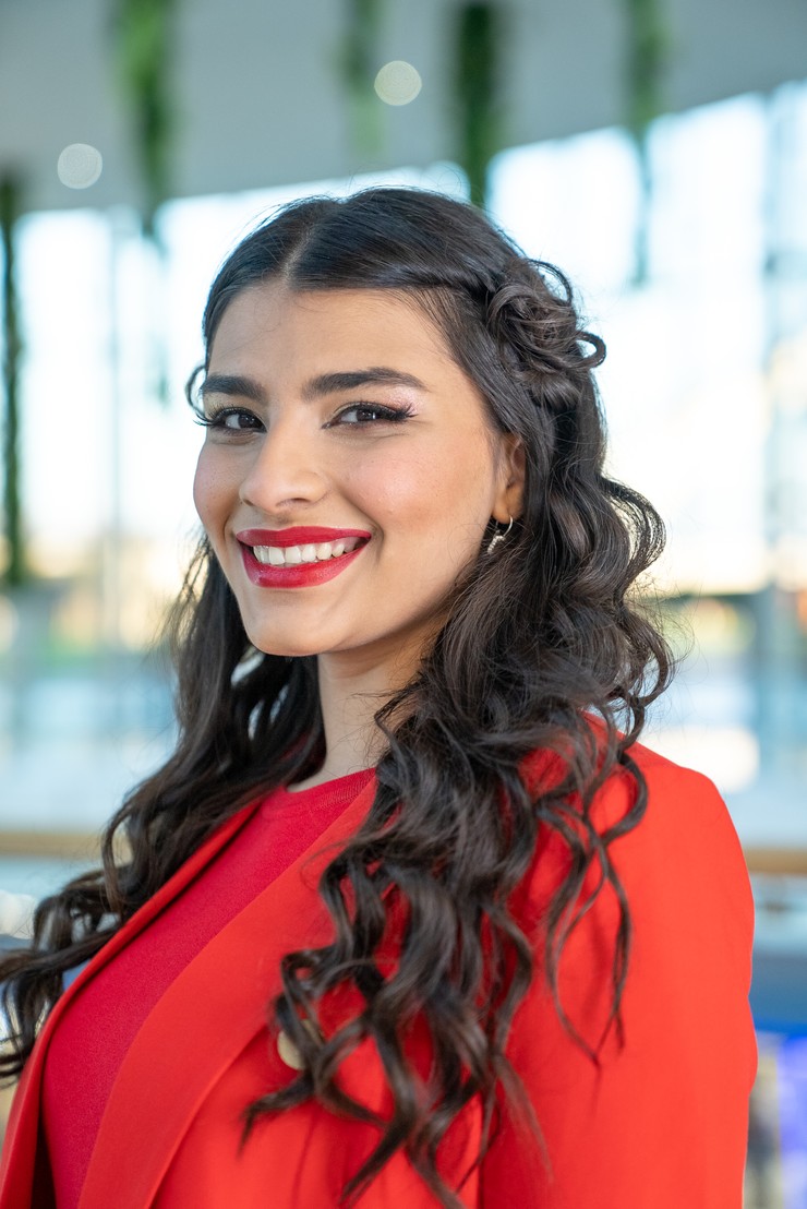 Nákupné maniačky téma 50 odtieňov červenej - Sára