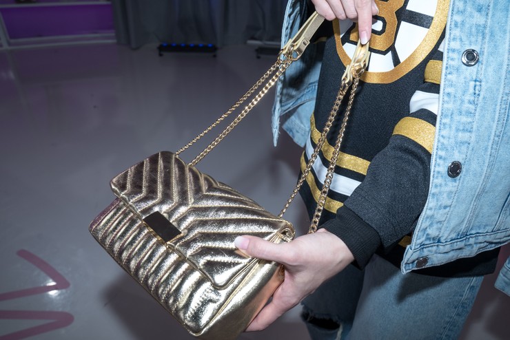 Nákupné maniačky: téma Hokejová fanúšička - Iva