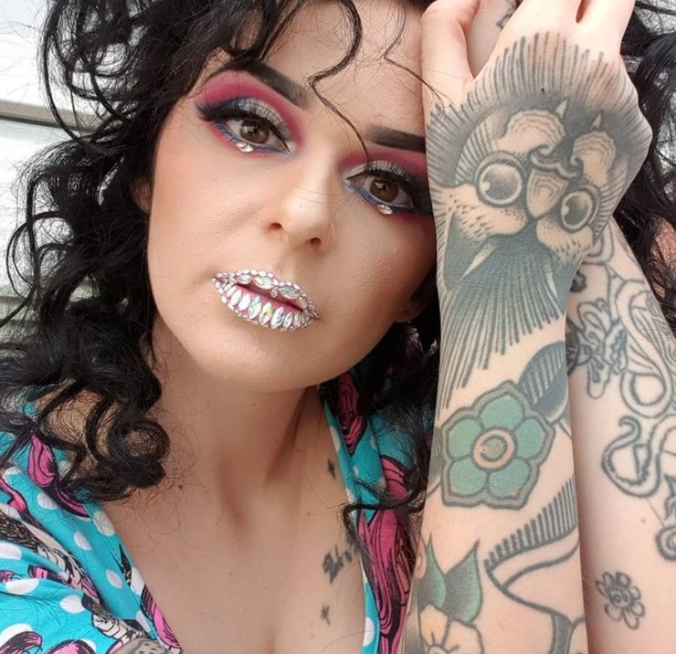 Dominika zo šou Bez servítky