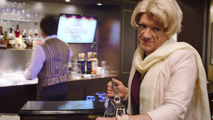 Richard Stanke prezlečený za ženu