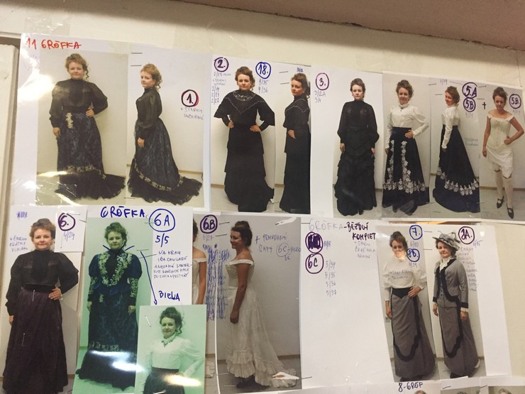 1890 - Kostýmy a korzety