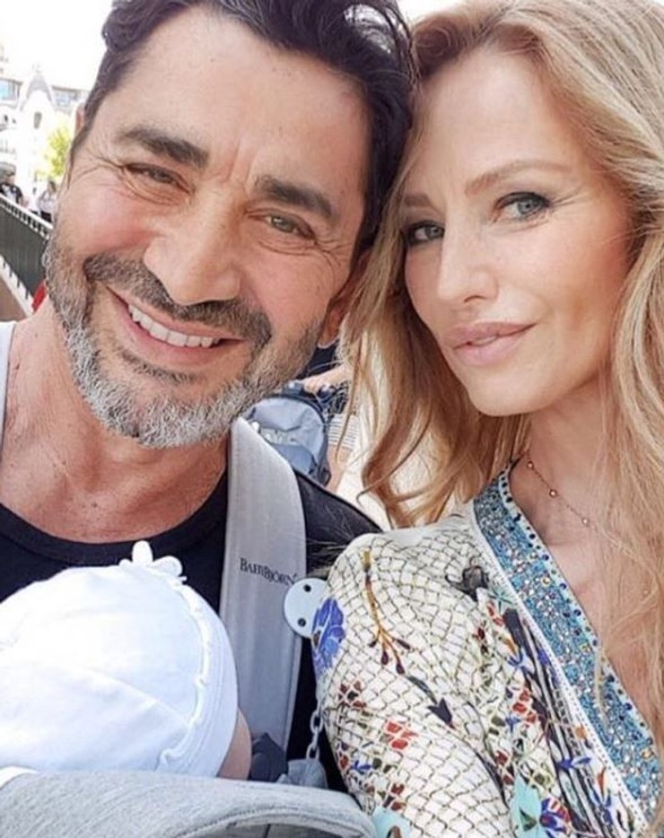 Adriana Sklenaříková s rodinou