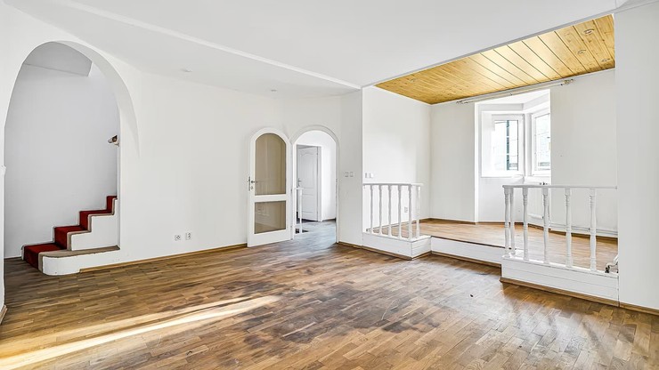 Juraj Jakubisko, Režisér, Vila, Predaj