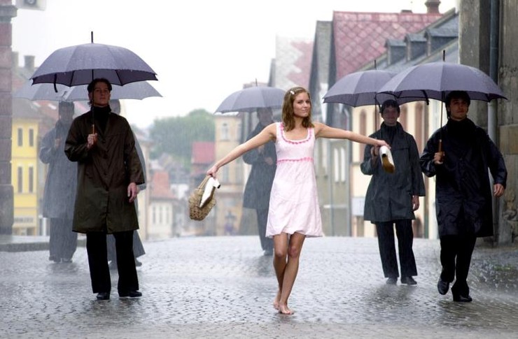 Zuzana Norisová vo filme Rebelové