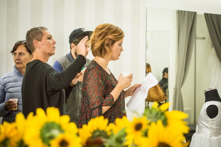 Prázdniny - Zuzana Norisová v svadobnom salóne