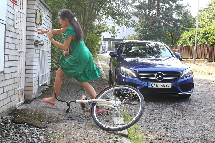 Čierne vdovy - nakrúcanie naháňačky a hádky