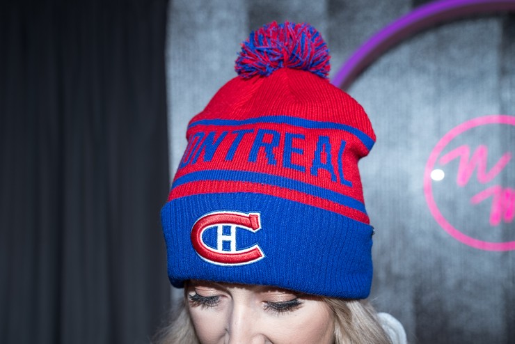 Nákupné maniačky: téma Hokejová fanúšička - Karla