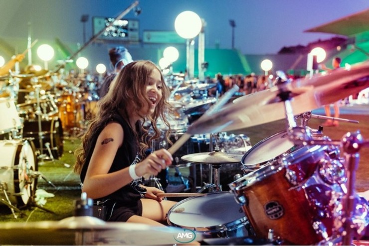 Nikoleta Šurinová na koncerte Rockin 1000