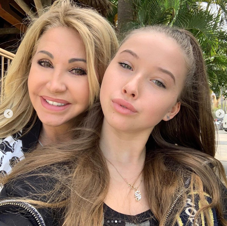 Shania Geiss s mamou Carmen
