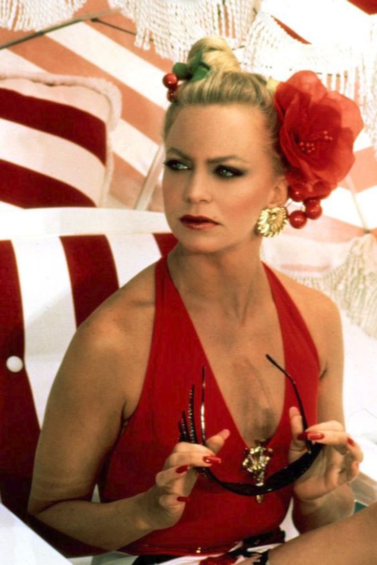 1987 - Goldie Hawn vo filme Cez palubu udala trend vyzerať čo najluxusnejšie, najmä v plavkách.