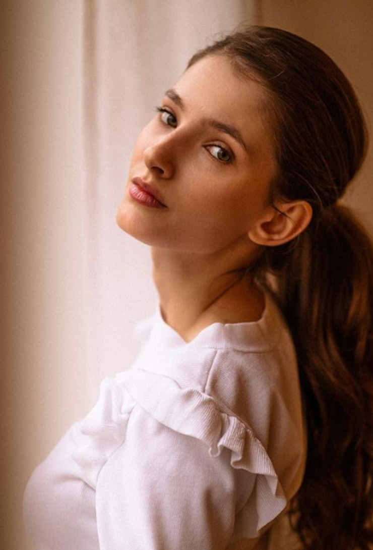 Sara Sandeva  