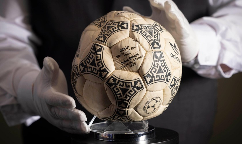 Lopta z najslávnejšieho gólu histórie má nového majiteľa. Zaplatil za ňu milióny