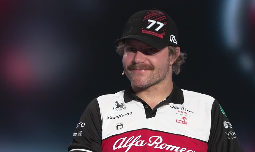 Bottas vymenil monopost za bicykel, na VC Singapuru dorazil po 420 km