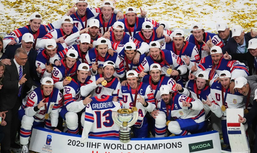 MS 2025 ovládli hokejisti USA, zlato venovali Gaudreauovi