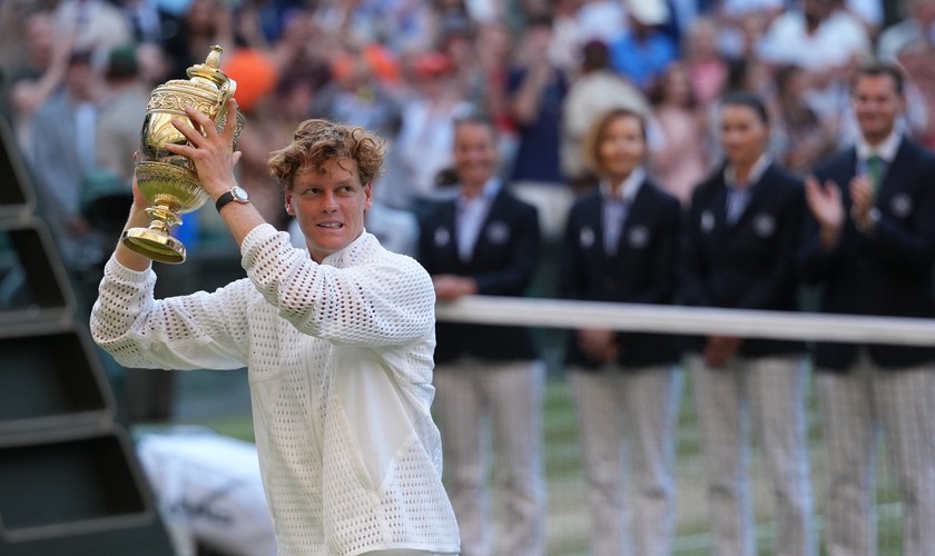 DOKONALÉ mužské finále Wimbledonu ovládol druhý rok po sebe SINNER