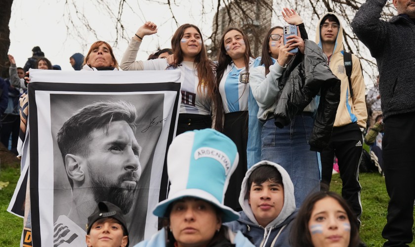 Messiho návrat domov pritiahol pozornosť verejnosti