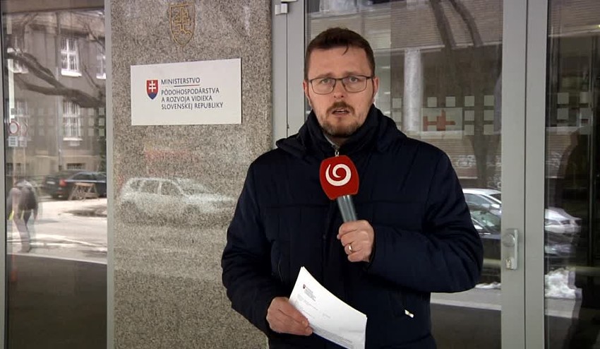 Reportér Dárius Haraksin ukázal svoju krásnu manželku: Pozrite, akú kočku má doma!