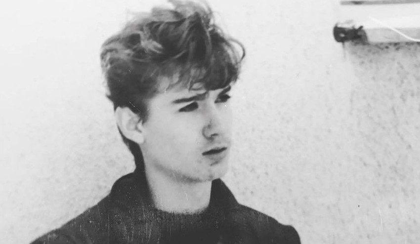 Husté „háro“ a nevinný chlapčenský pohľad: Uhádnete, kto je tento mladý muž?