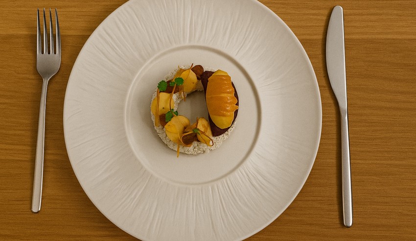 Smotanovo-piškótová torta s marhuľami