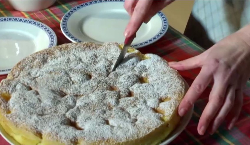 Že sa v elektrickom hrnci dá len variť? Omyl! Upečiete v ňom aj tento chutný koláč