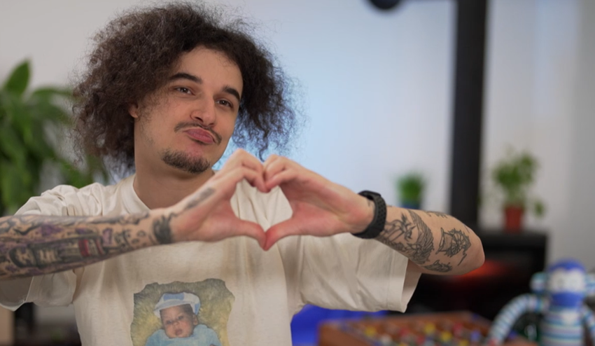 Varenie nie je jeho silná stránka, no muzika mu ide: Pozrite na Andrejovu hudobnú tvorbu!