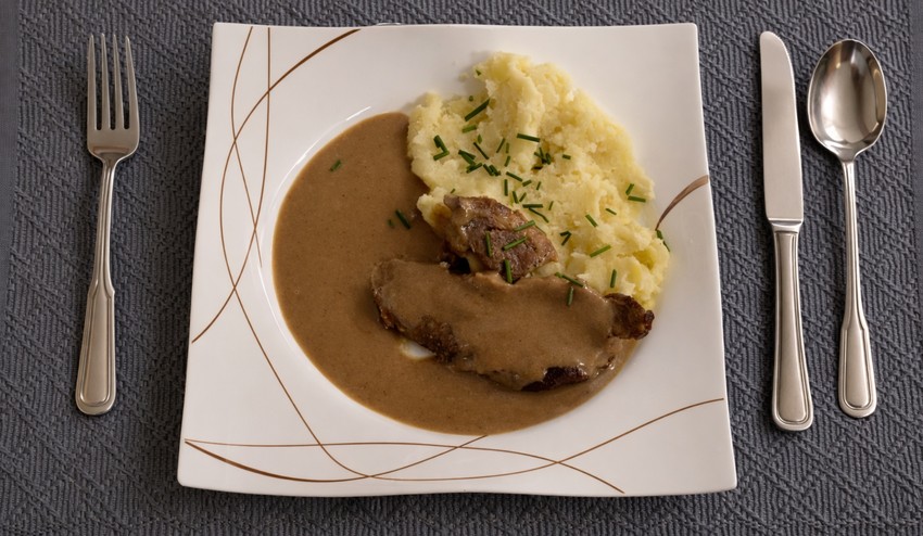 Pečená krkovička na pive so šťuchanými zemiakmi