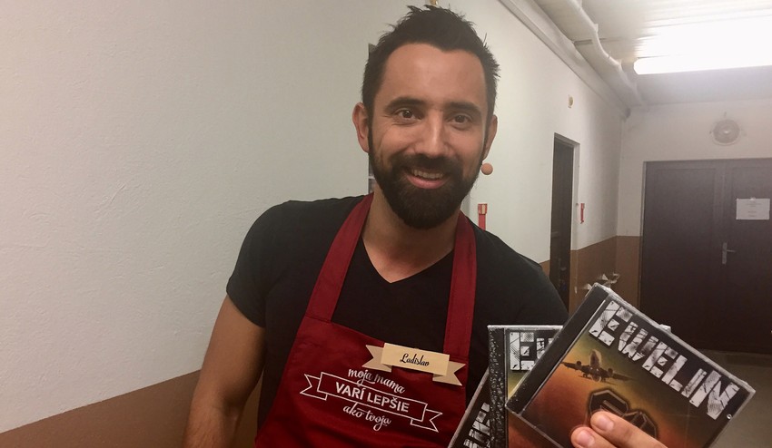 Talentovanému rockerovi to v Mojej mame varí: Zapojte sa do súťaže o CD jeho kapely!