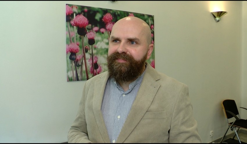 Kto je Erik Forgáč, moderátor talkšou A SME TU, a ako sa dostal k práci s autistami?