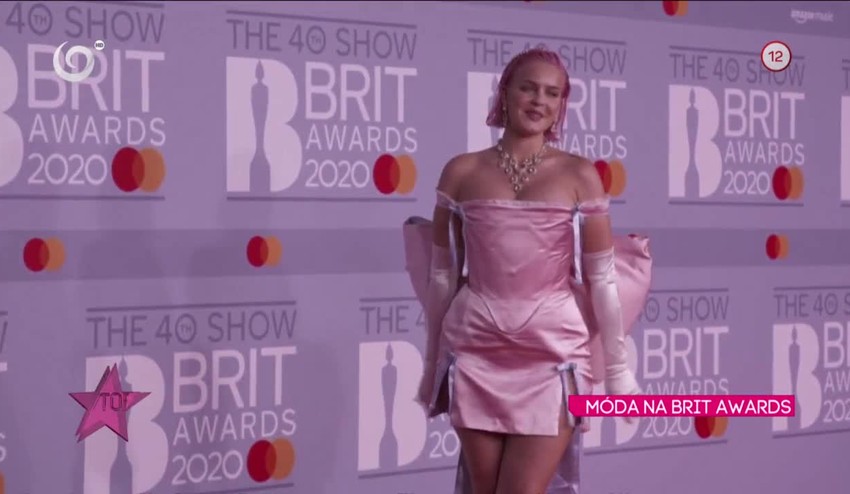 Móda na Brit Awards! Čo si celebrity obliekli?