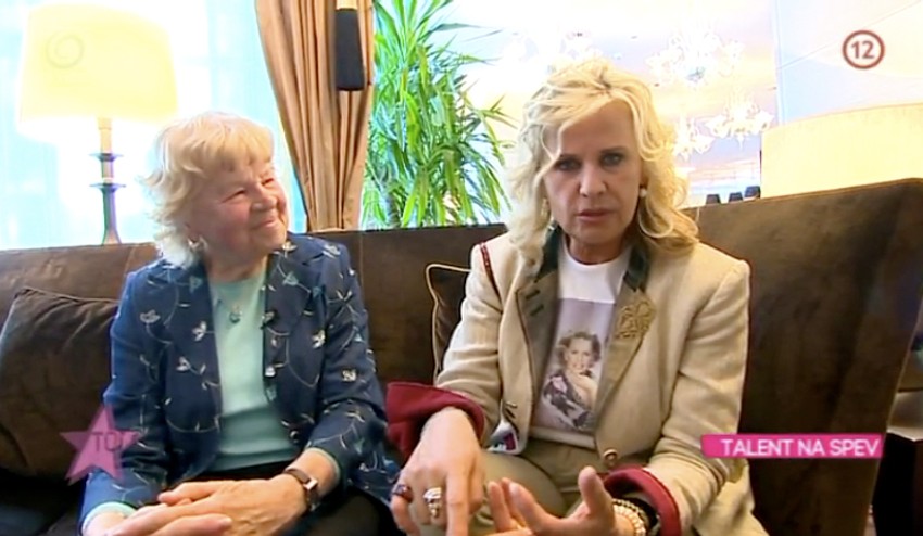 Dievča v nohaviciach