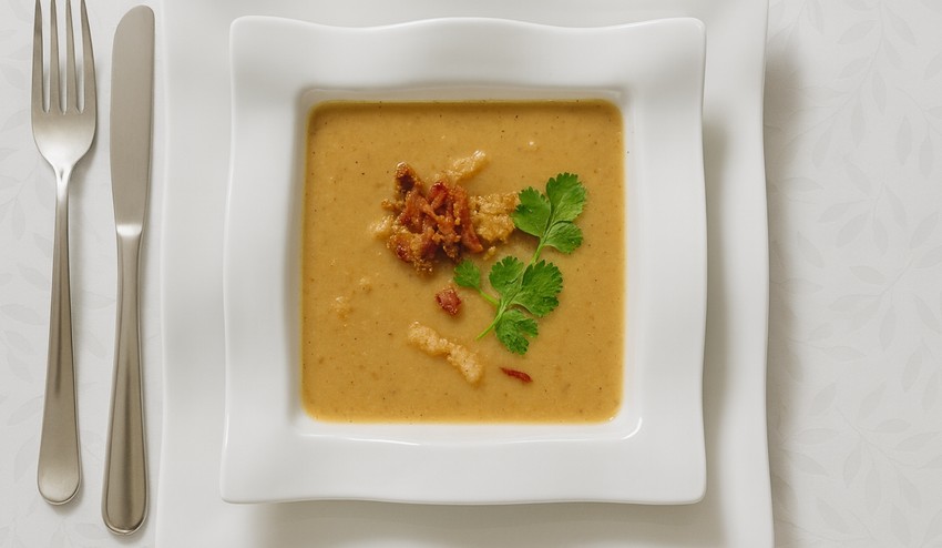 Hrachová polievka s údeným mäsom