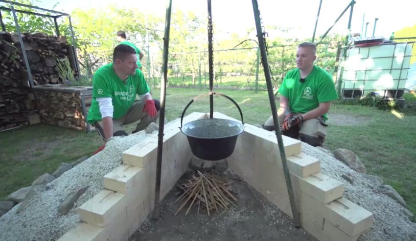 Chcete si zveľadiť svoj zelený raj? Oživte si záhradu ohniskom!