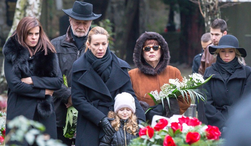 Mrazy a jama vykopaná len kvôli seriálu: Takto sa nakrúcal Švehlov pohreb!