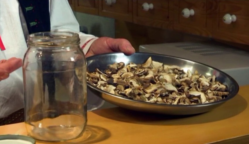 Často sa vám v špajze znehodnotia sušené huby? Urobte túto vec a už sa vám to nestane!
