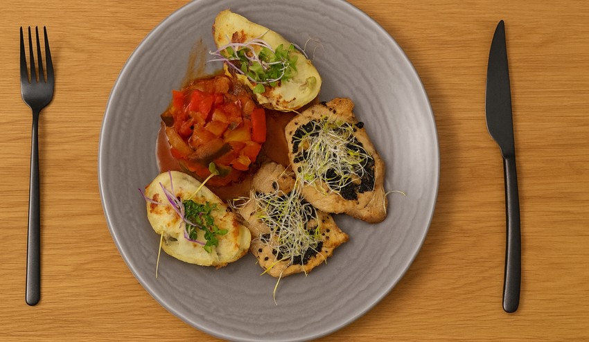 Bravčové karé s provensálskou zeleninou a plneným zemiakom