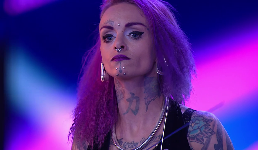 Extravagantná žena hľadá šťastie svojským spôsobom: Bŕŕ, jej číslo vás vydesí!