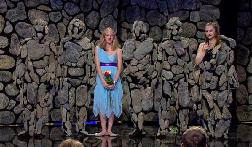 Tanečné vystúpenie, aké ste ešte nevideli: Uveríte, že sa v týchto kostýmoch schovávajú samé dievčatá?