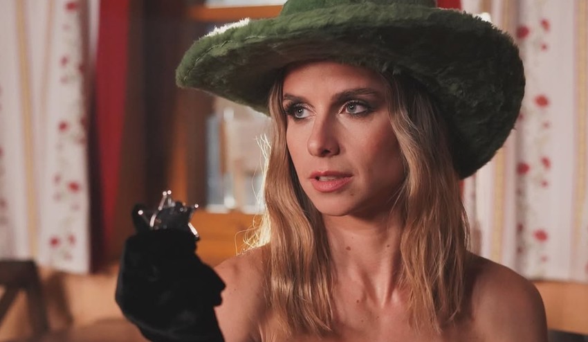 Nela Pocisková v novom videoklipe doslova žiari: S TÝMTO fešákom jej to riadne iskrí!