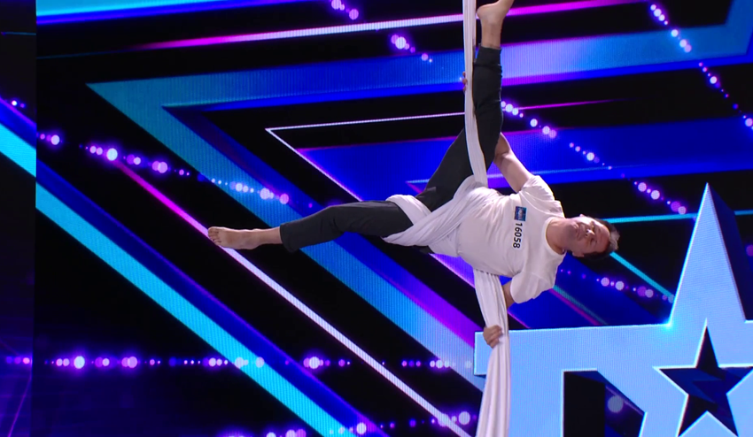 Amatérsky vzdušný akrobat predviedol životnú odvahu: Porota sa na neho nemohla pozerať!