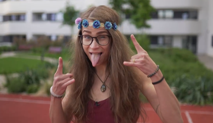 Večera v znamení nedeľnej omše? Simona vytiahne pred hosťami skutočne zvláštnu vec!