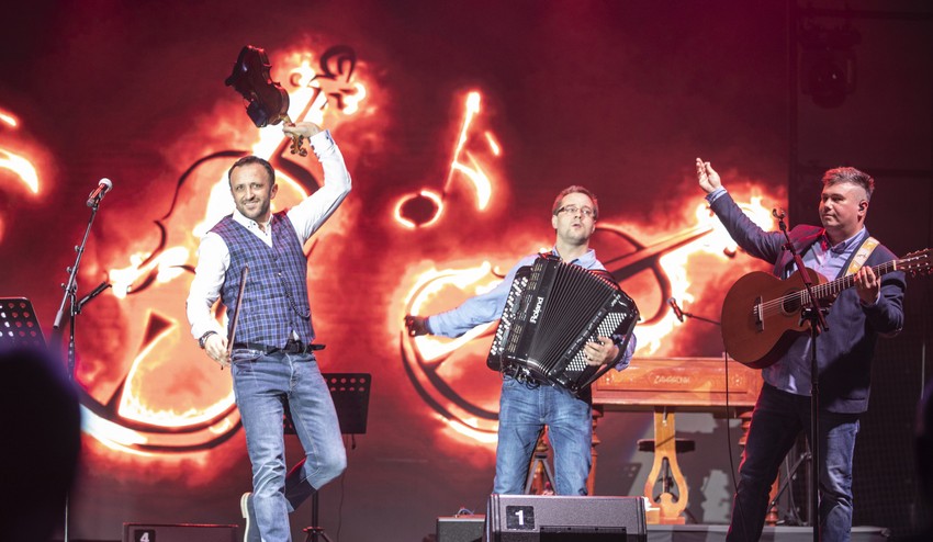 Mega turné štartuje! Na jednom pódiu sa ocitnú Kandráčovci s Kollárovcami!