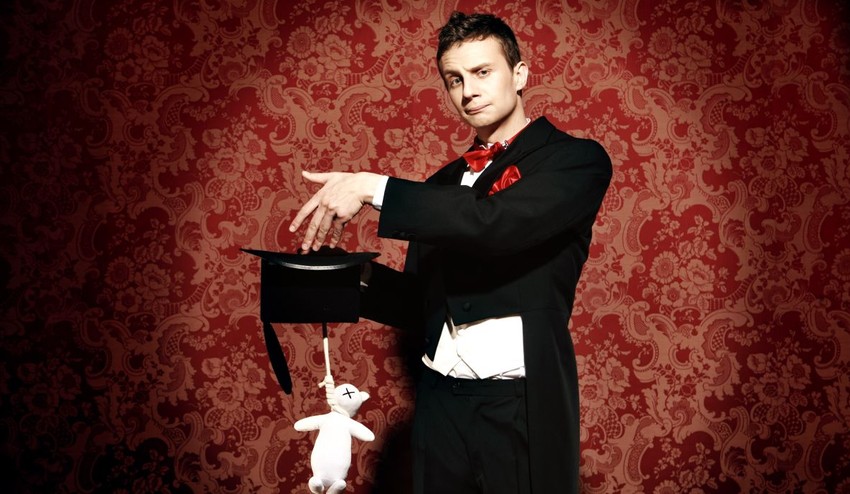 Kráľ kúzelníkov v ČSMT a zakladateľ "trapnomagie": Jeho vystúpenie vás zakaždým rozosmeje!