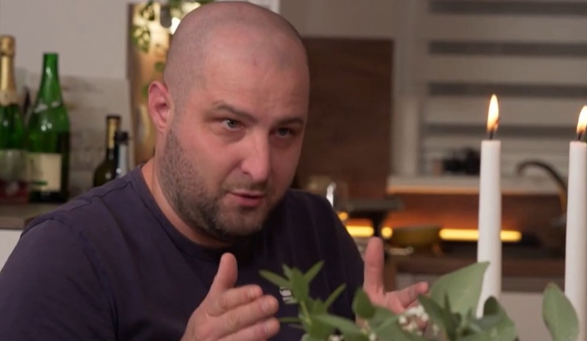 TOTO, čo malo byť? V Bez servítky pourážal súperov a potom sa sám zdvihol od stola!