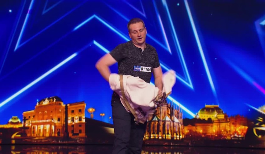 Známy kúzelník z Česko Slovensko má talent si to namieril do Bez servítky: Spoznali by ste ho za sporákom?